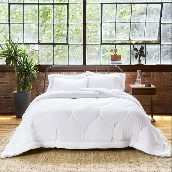 NEW! Buffy Cloud Comforter Twin XL White 300 Thread Count $145 msrp K2-1 - Picture 1 of 8